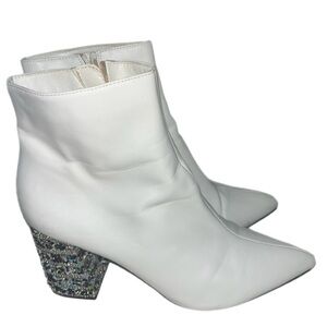 Betsey Johnson white Faux Leather Women's Kassie Fashion Boot
Size 10M